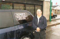 howiebesidehisvanweb.jpg